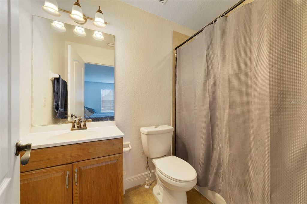 Image 18 of property listing at 3721 S LAKE ORLANDO PARKWAY 6, Orlando, FL 32808