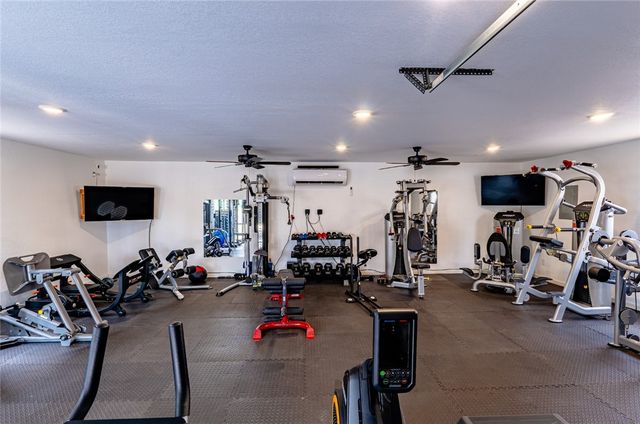 700 W Oak Street, Rogers, AR 72756