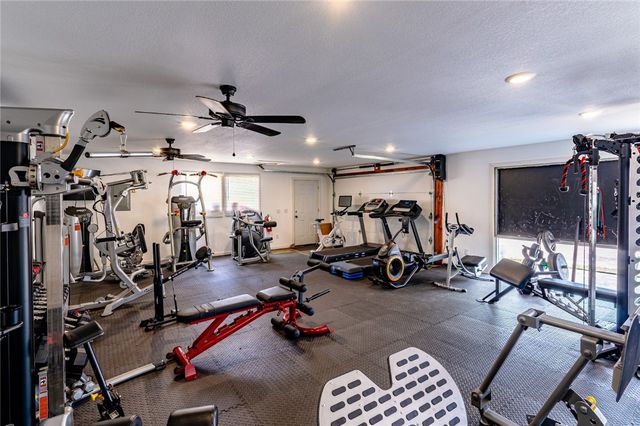 700 W Oak Street, Rogers, AR 72756