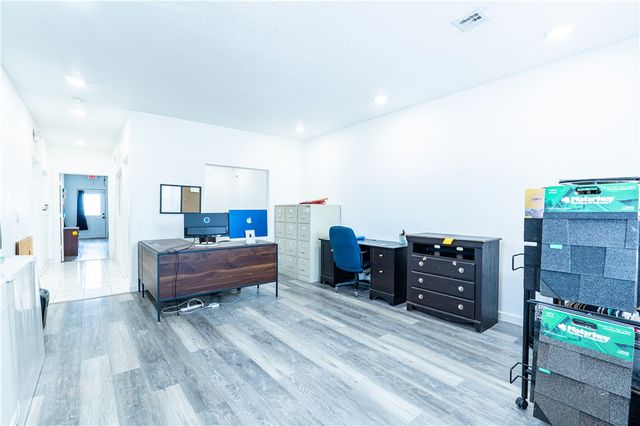 700 W Oak Street, Rogers, AR 72756