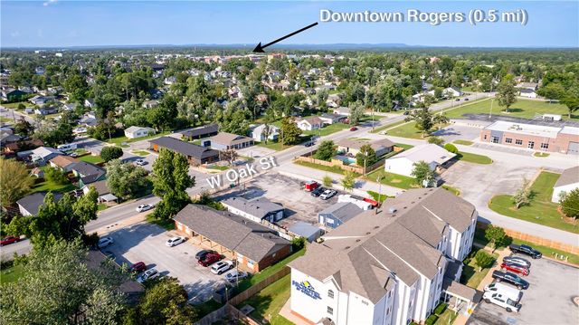 700 W Oak Street, Rogers, AR 72756