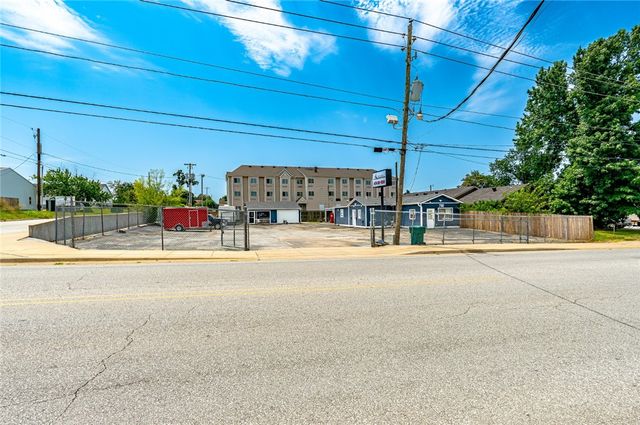 700 W Oak Street, Rogers, AR 72756
