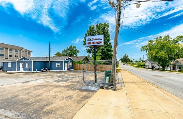 700 W Oak Street, Rogers, AR 72756