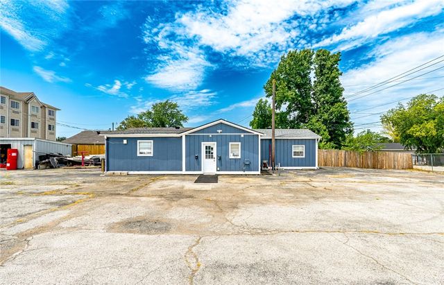700 W Oak Street, Rogers, AR 72756