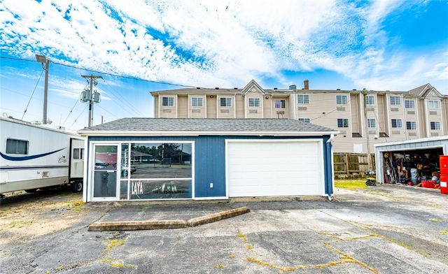 700 W Oak Street, Rogers, AR 72756
