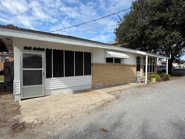 162 Service Rd, Larose, LA 70373