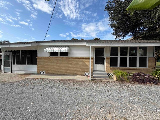 162 Service Rd, Larose, LA 70373