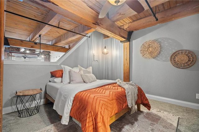 308 W 8th Street 407, Kansas City, MO 64105