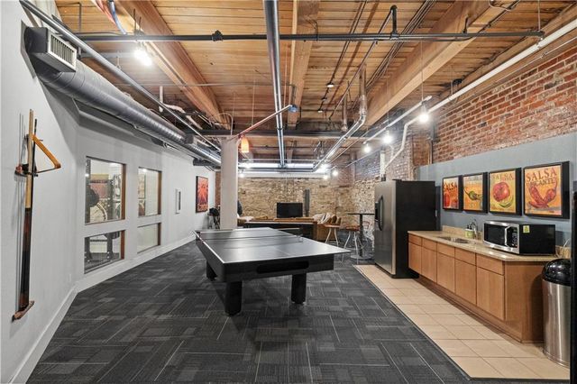 308 W 8th Street 407, Kansas City, MO 64105