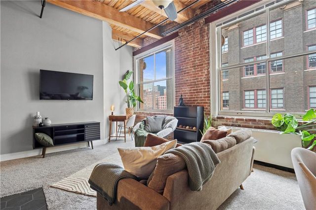 308 W 8th Street 407, Kansas City, MO 64105