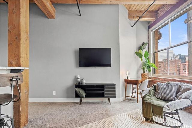 308 W 8th Street 407, Kansas City, MO 64105