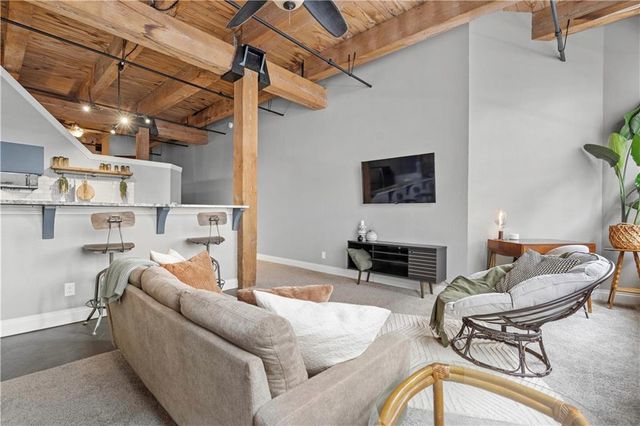 308 W 8th Street 407, Kansas City, MO 64105