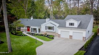 4241 Robinhood Lane, Toledo, OH 43623