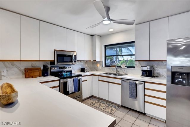 1282 Belaire CT W, Naples, FL 34110