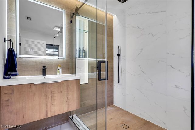 1282 Belaire CT W, Naples, FL 34110