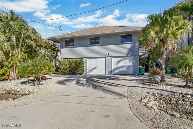 1282 Belaire CT W, Naples, FL 34110