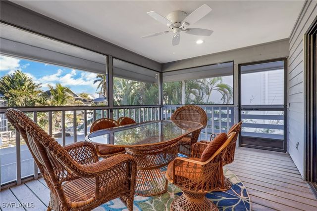 1282 Belaire CT W, Naples, FL 34110