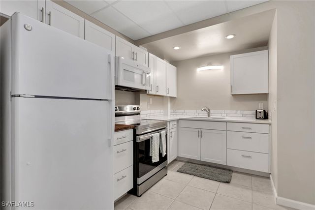 1282 Belaire CT W, Naples, FL 34110