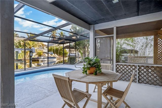 1282 Belaire CT W, Naples, FL 34110