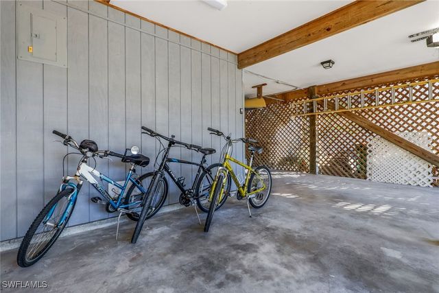 1282 Belaire CT W, Naples, FL 34110