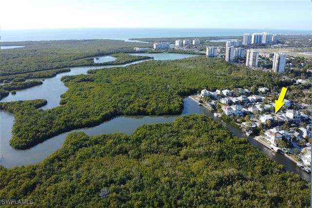 1282 Belaire CT W, Naples, FL 34110