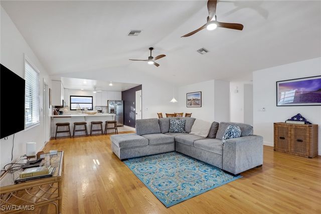 1282 Belaire CT W, Naples, FL 34110