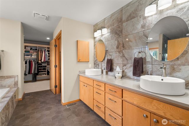 3319 29th Avenue NE, Olympia, WA 98506