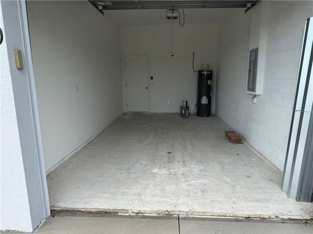 2620 57th ST W, Lehigh Acres, FL 33971