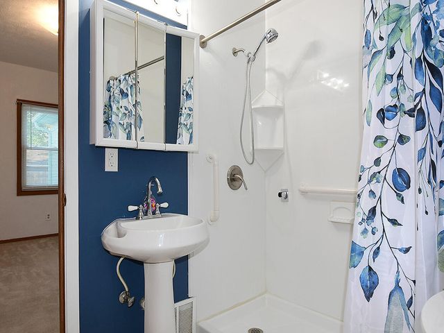 3458 AVENUE B, Council Bluffs, IA 51501