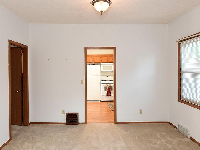 3458 AVENUE B, Council Bluffs, IA 51501