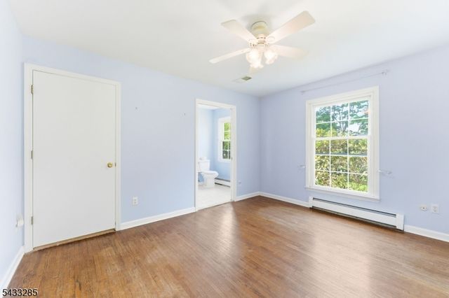 3 Elm St, Chester Boro, NJ 07930