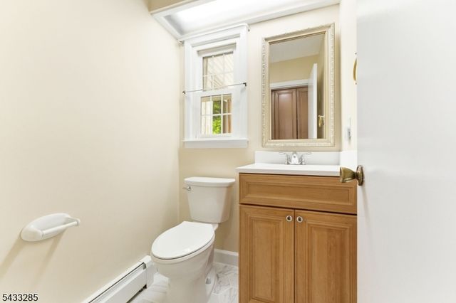 3 Elm St, Chester Boro, NJ 07930