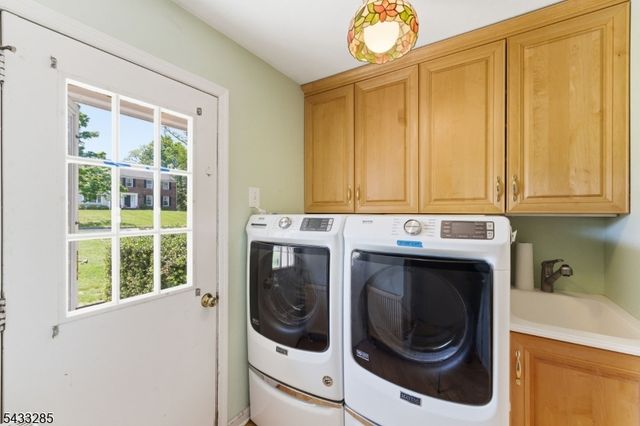 3 Elm St, Chester Boro, NJ 07930