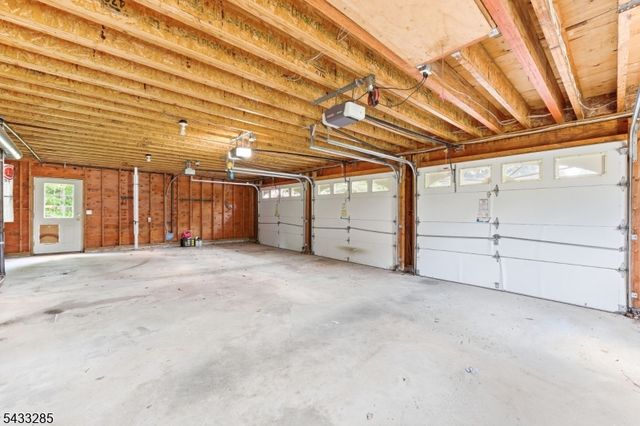 3 Elm St, Chester Boro, NJ 07930