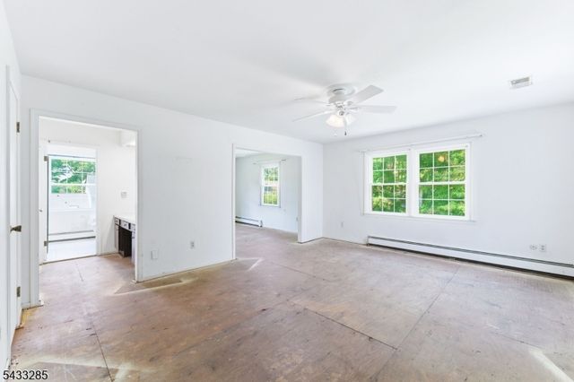 3 Elm St, Chester Boro, NJ 07930