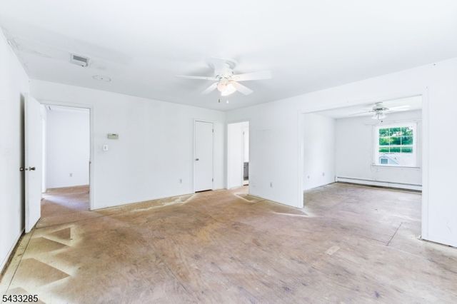 3 Elm St, Chester Boro, NJ 07930