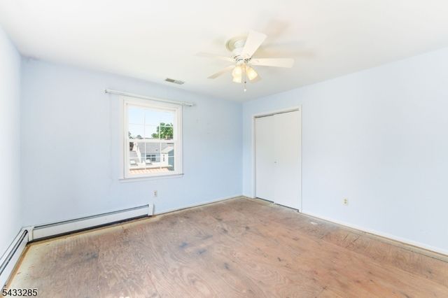 3 Elm St, Chester Boro, NJ 07930