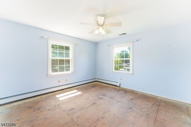 3 Elm St, Chester Boro, NJ 07930
