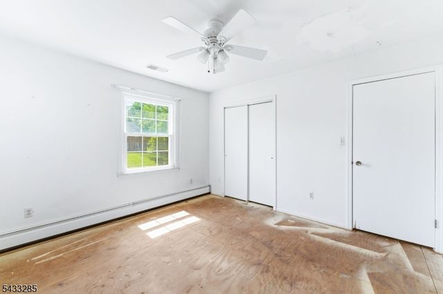 3 Elm St, Chester Boro, NJ 07930