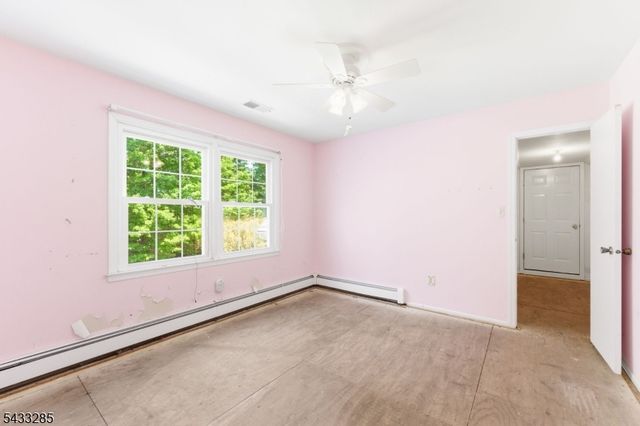 3 Elm St, Chester Boro, NJ 07930