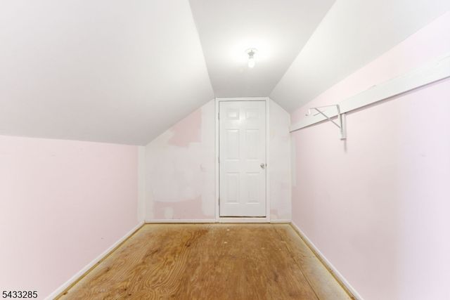 3 Elm St, Chester Boro, NJ 07930