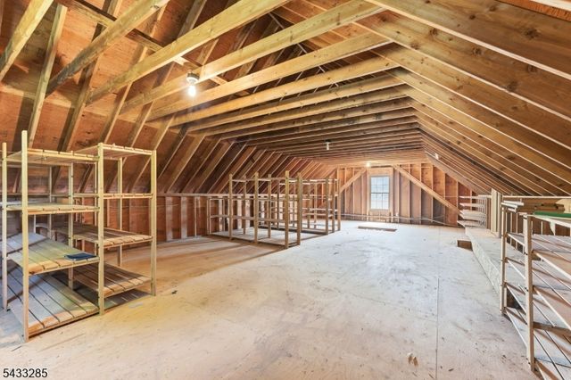 3 Elm St, Chester Boro, NJ 07930