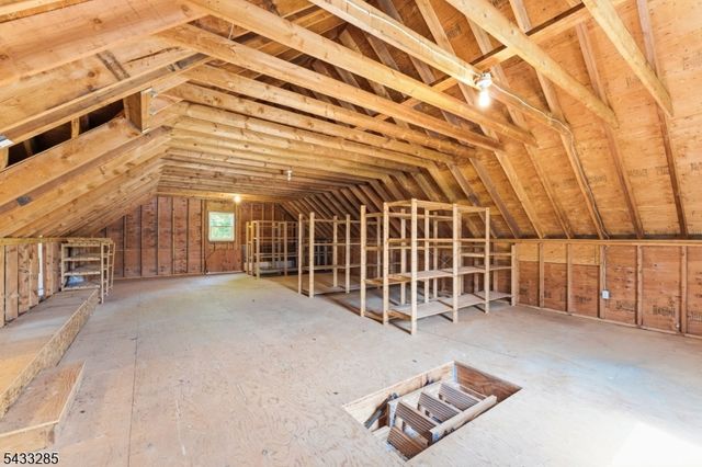 3 Elm St, Chester Boro, NJ 07930