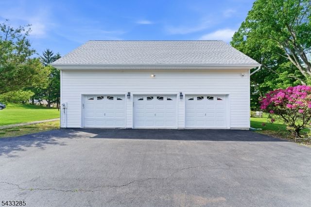 3 Elm St, Chester Boro, NJ 07930