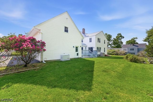 3 Elm St, Chester Boro, NJ 07930
