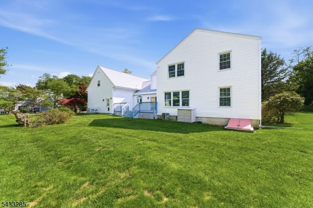 3 Elm St, Chester Boro, NJ 07930