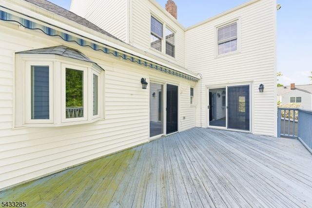 3 Elm St, Chester Boro, NJ 07930