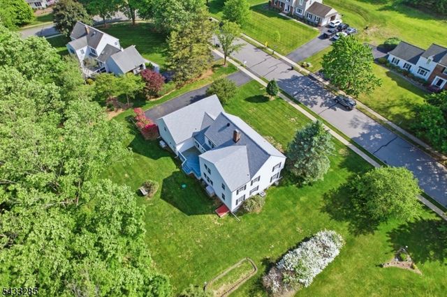 3 Elm St, Chester Boro, NJ 07930