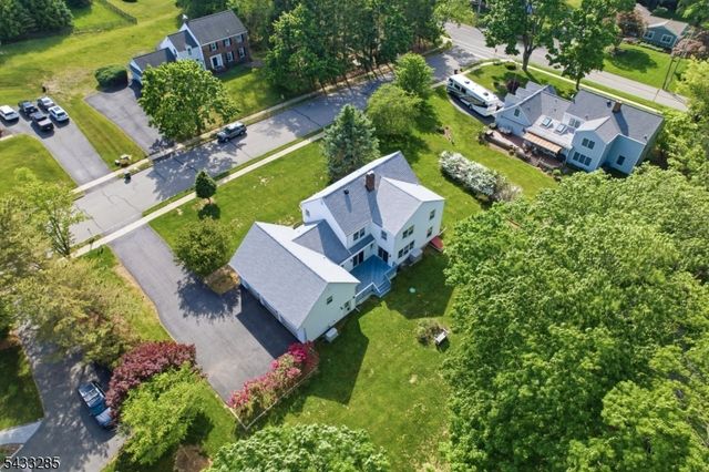 3 Elm St, Chester Boro, NJ 07930