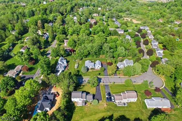 3 Elm St, Chester Boro, NJ 07930